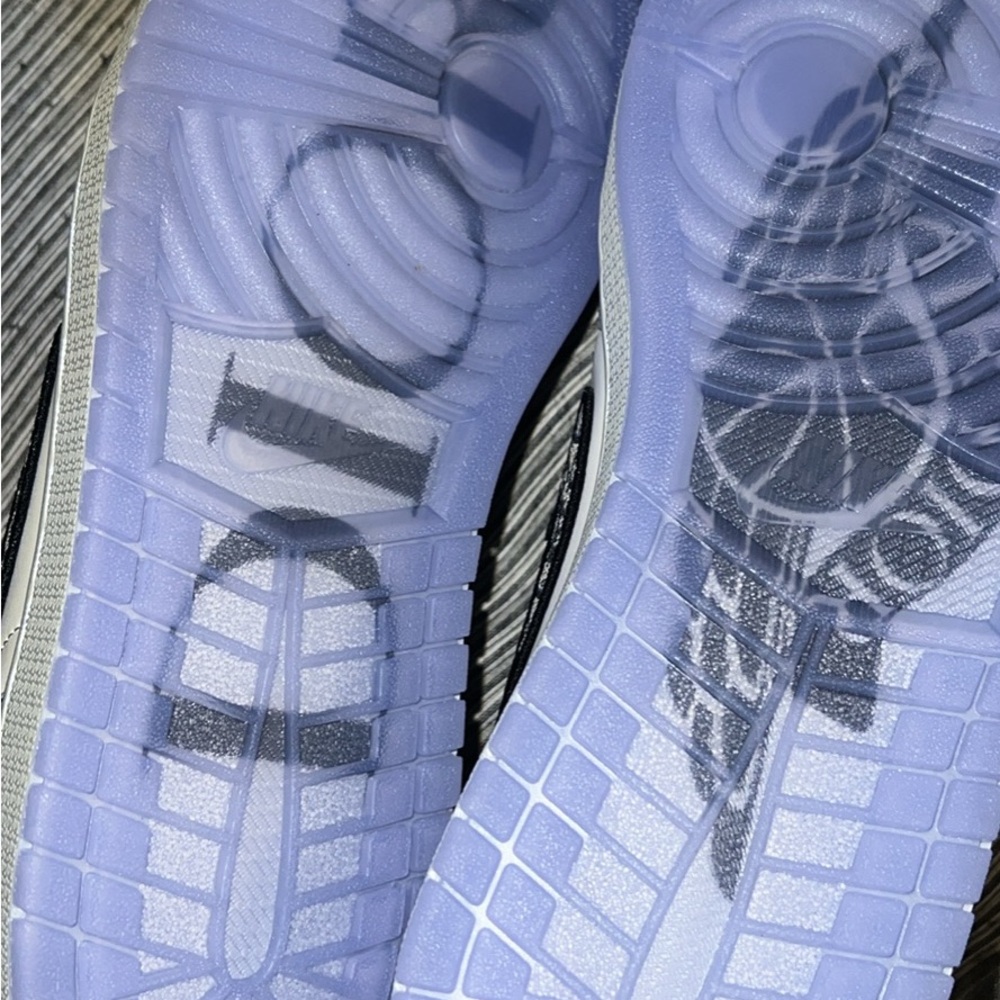 Dior Gray Sneakers with Unique Lacing System - Picture 2 of 9